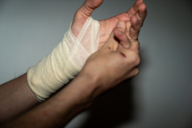 hand injury in cricket players